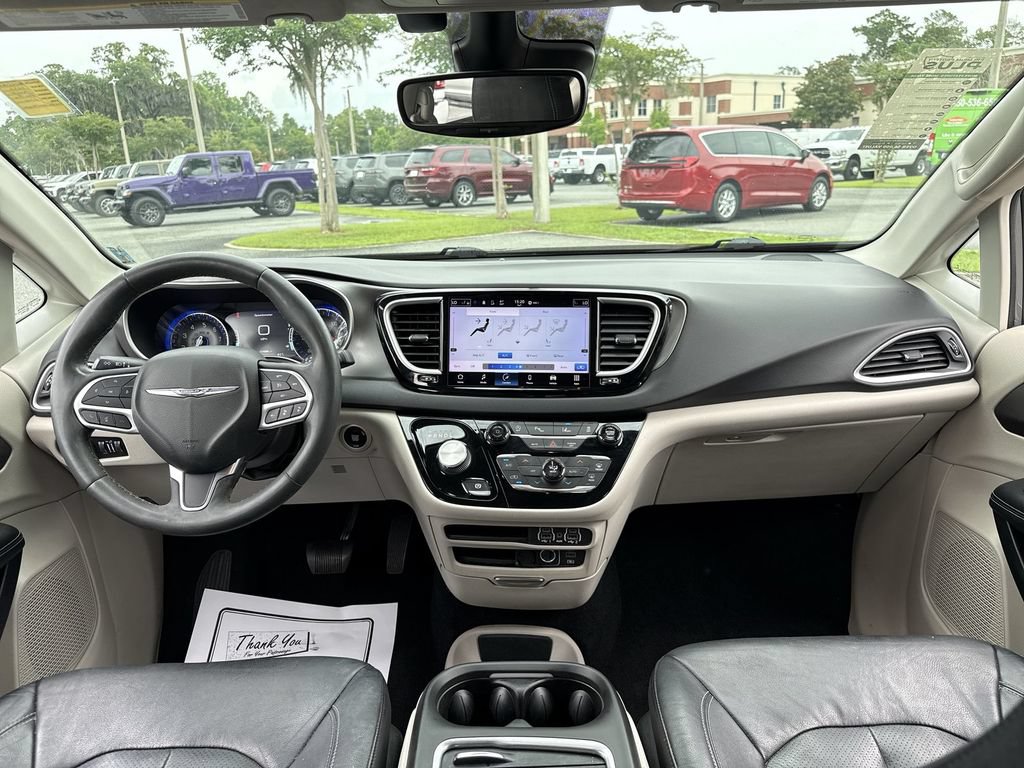 Used 2022 Chrysler Pacifica Touring-L FWD image 24