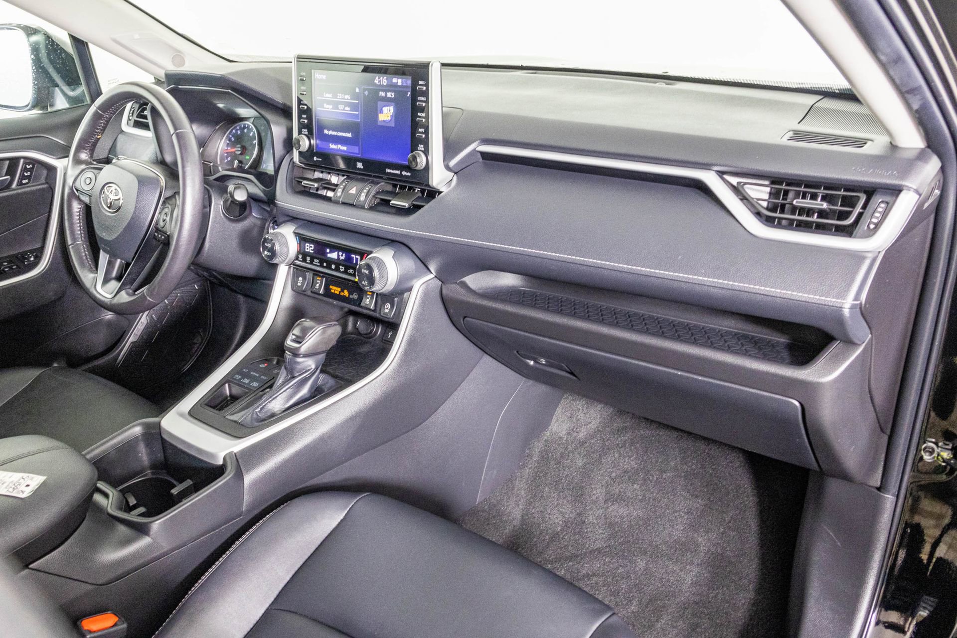 Used 2022 Toyota RAV4 XLE Premium image 46