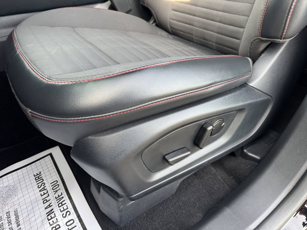 Certified 2025 Ford Explorer ST-Line w/ ST-Line Street Pack AWD/4WD image 40