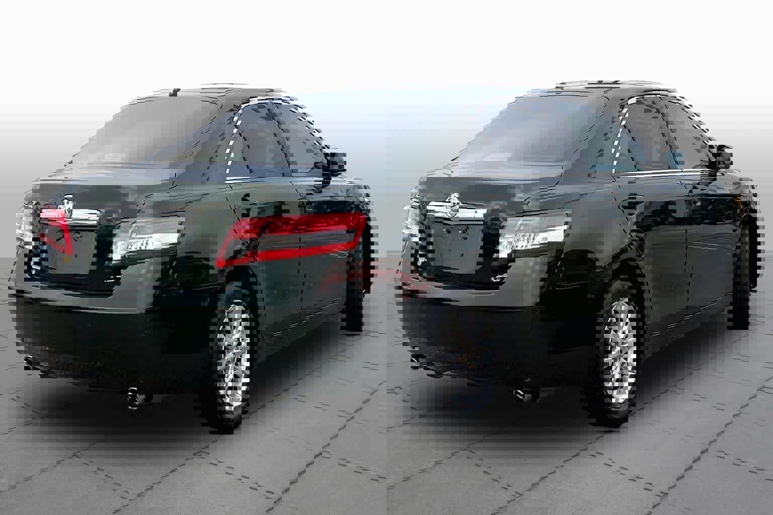 Used 2011 Toyota Camry XLE w/ XLE Extra-Value Pkg #1 FWD image 12