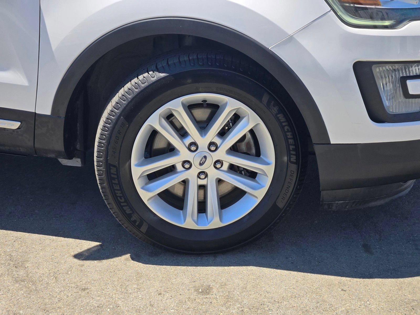 Used 2017 Ford Explorer XLT w/ Equipment Group 202A FWD image 9