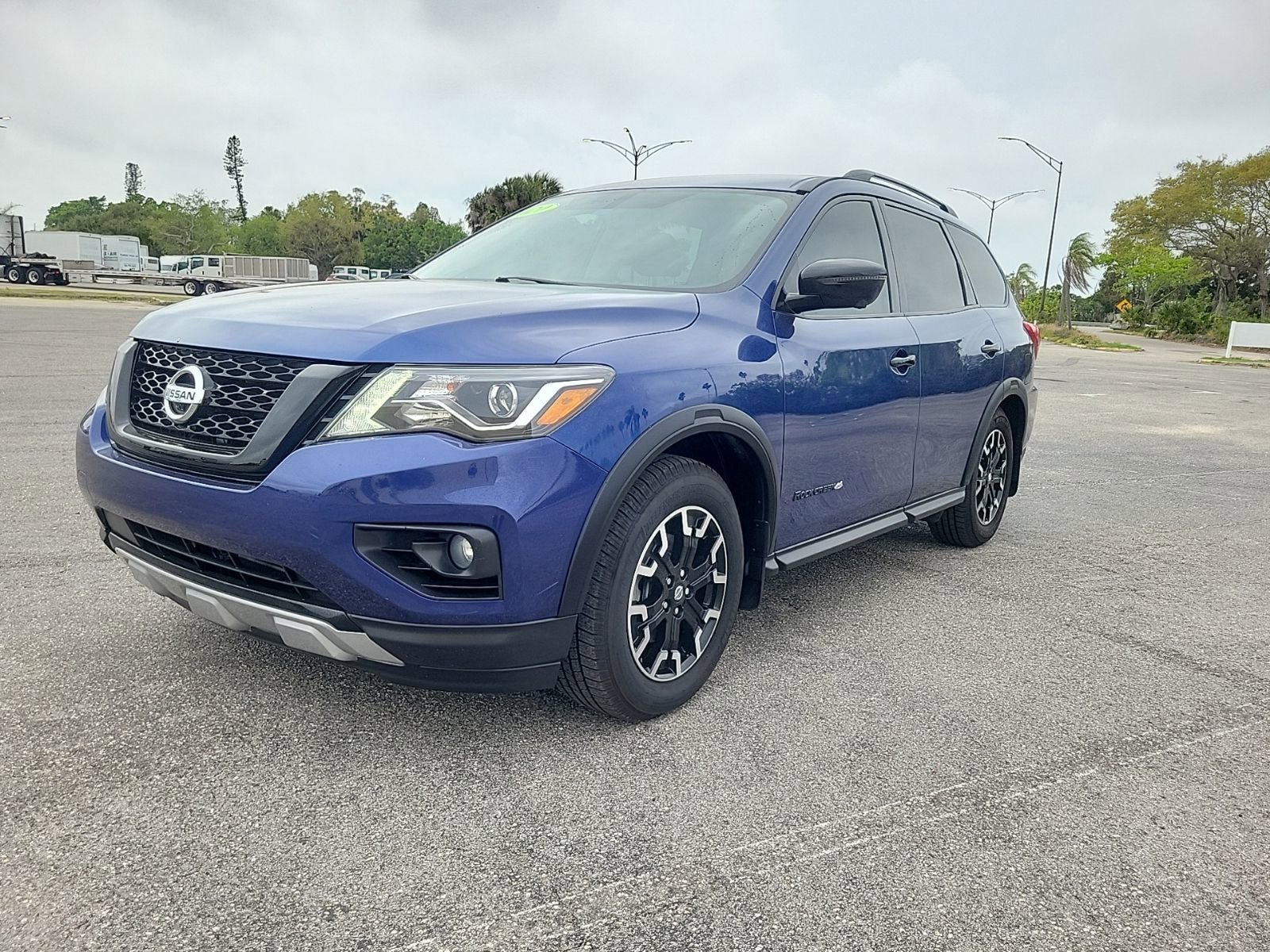 Used 2020 Nissan Pathfinder SL image 2