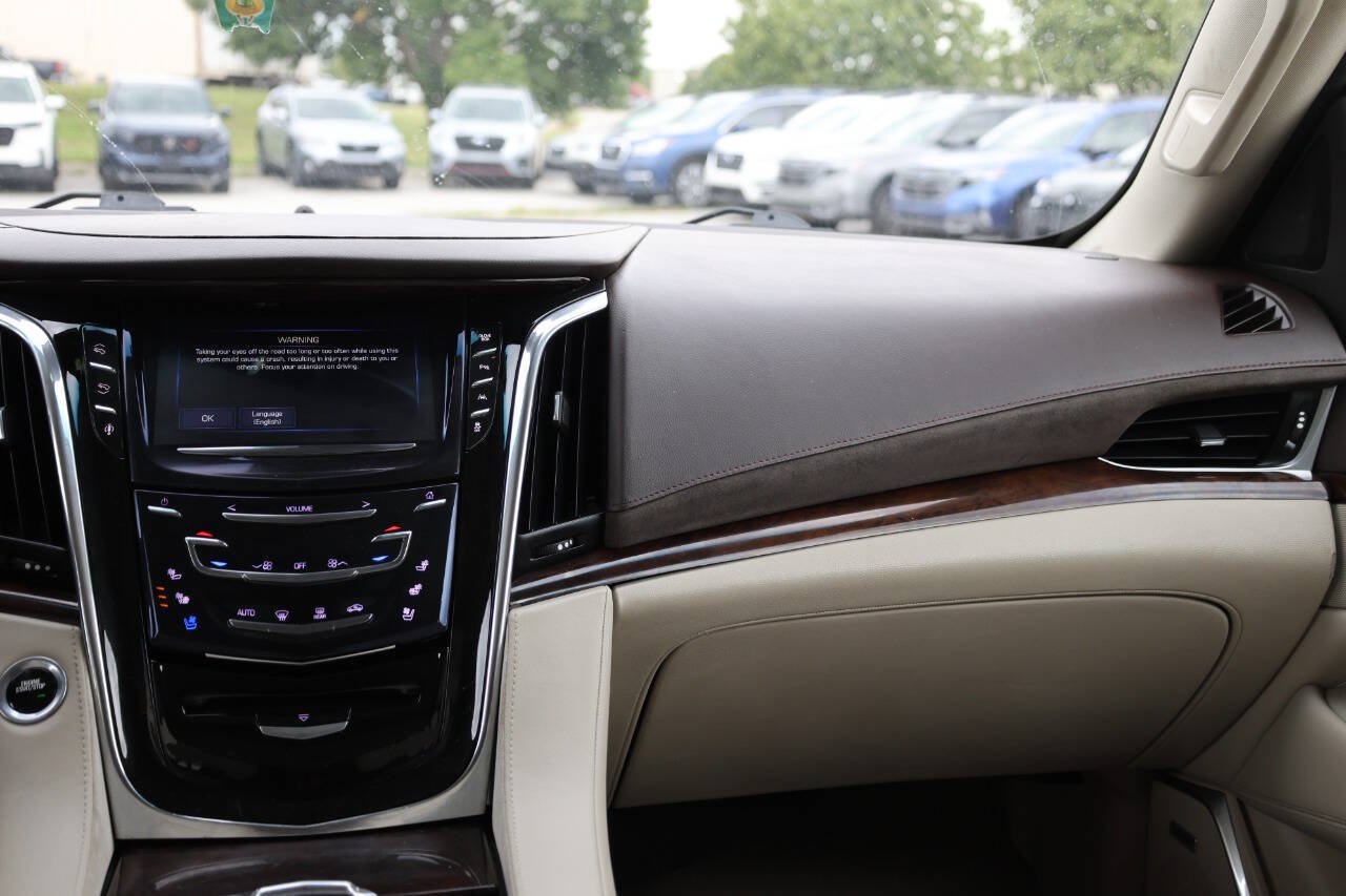 Used 2016 Cadillac Escalade ESV Premium AWD/4WD image 26