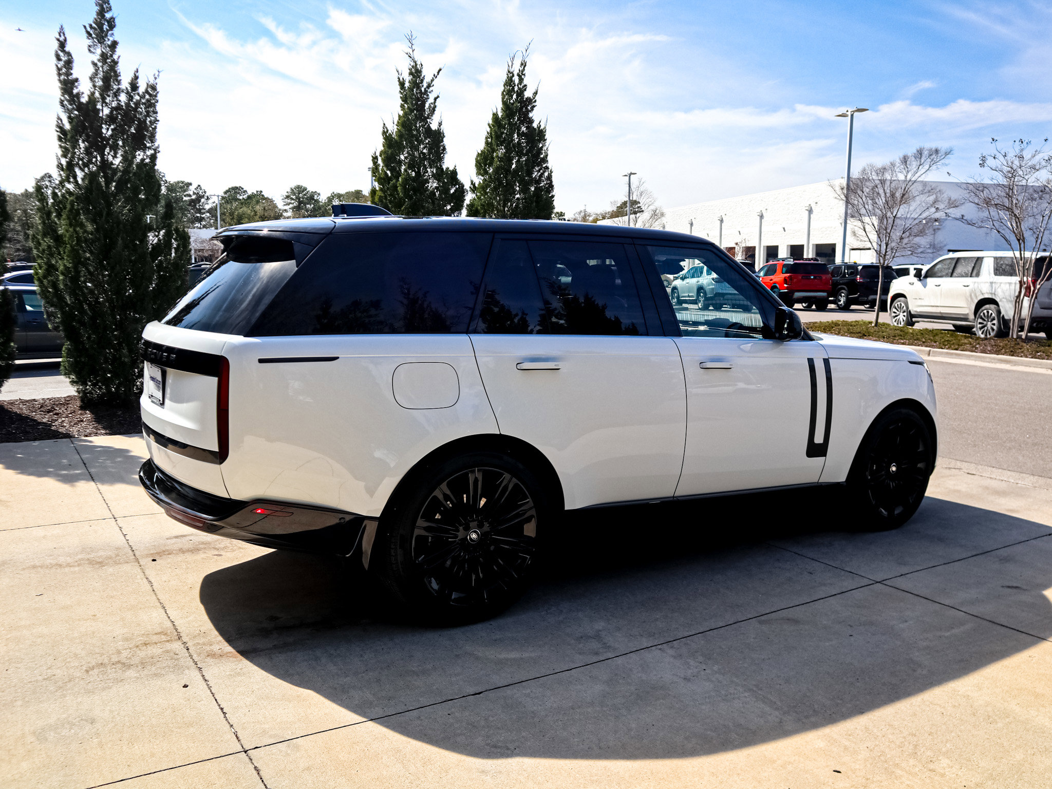 Used 2025 Land Rover Range Rover SE AWD/4WD image 11