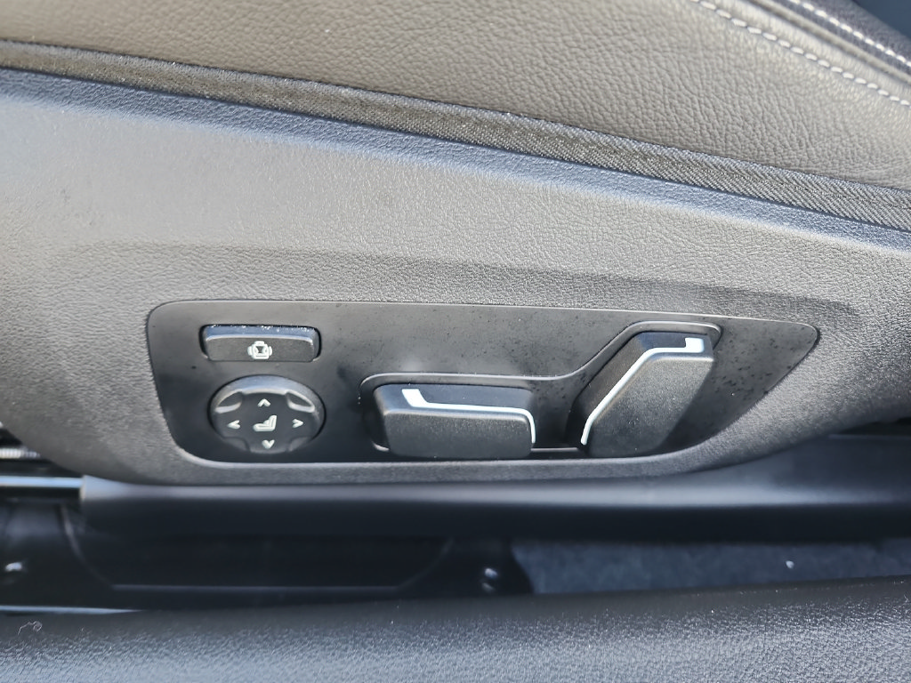 Used 2024 BMW M2 w/ Lighting Package RWD image 25