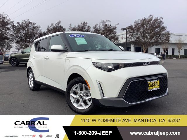 Used 2024 Kia Soul LX w/ Option Group 015 FWD image 1