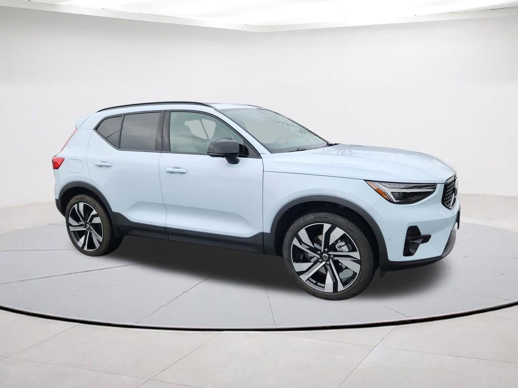 Certified 2025 Volvo XC40 B5 Ultra w/ Climate Package image 1