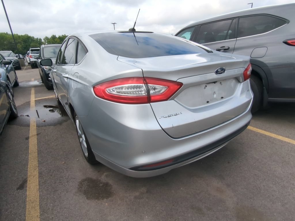 Used 2016 Ford Fusion SE FWD image 4