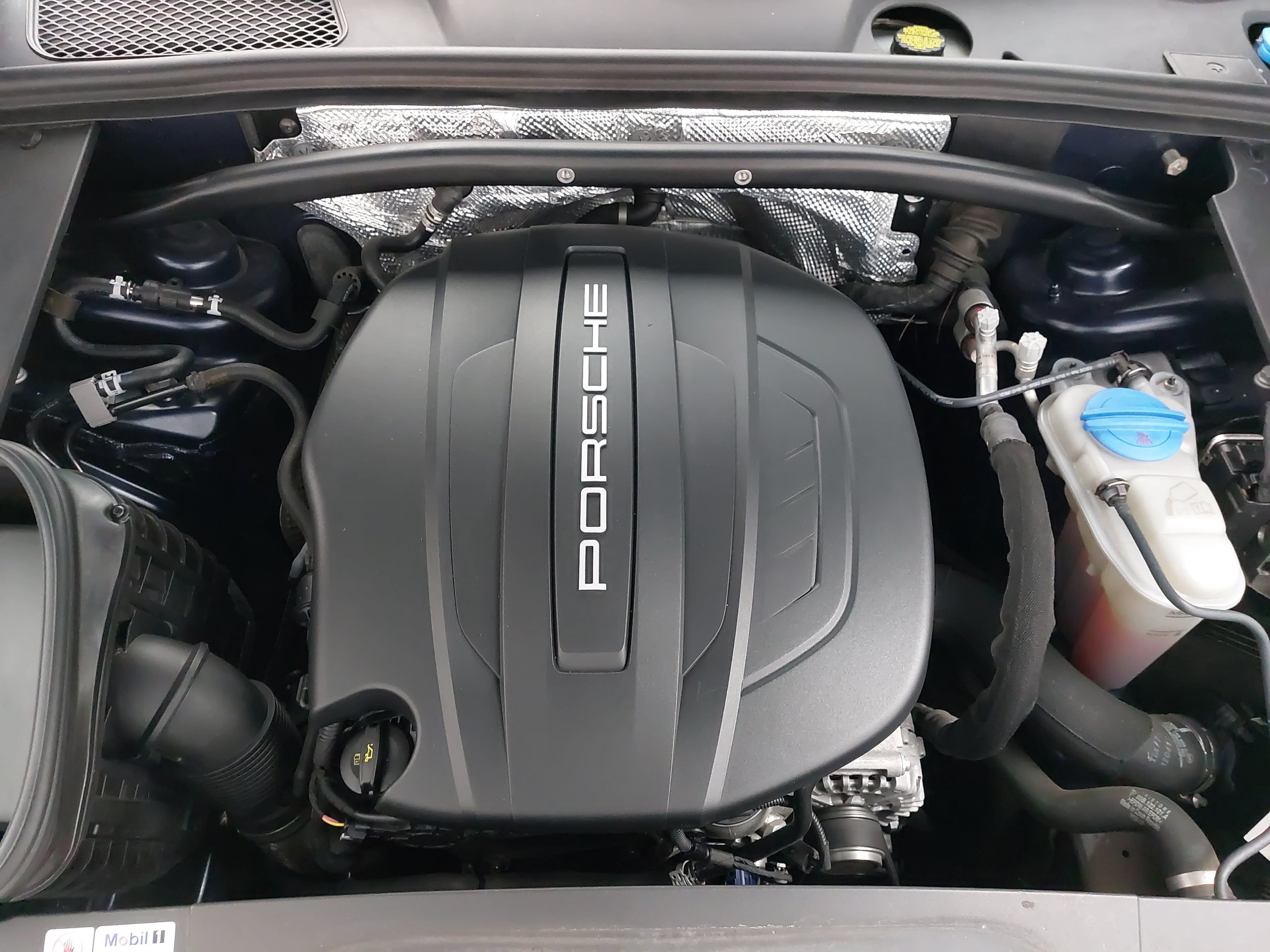 Used 2017 Porsche Macan AWD/4WD image 33