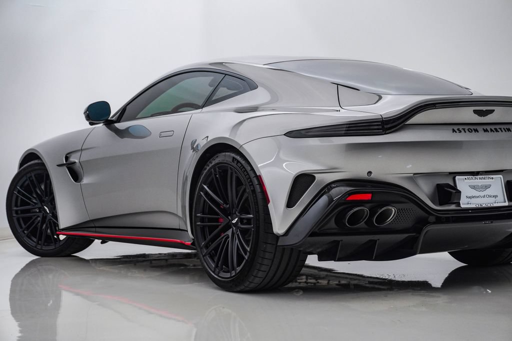 Used 2025 Aston Martin V8 Vantage Coupe RWD image 9