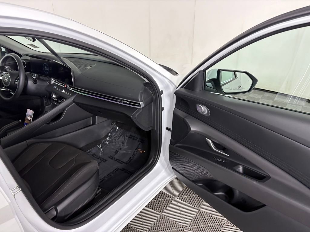 Used 2024 Hyundai Elantra SEL image 33