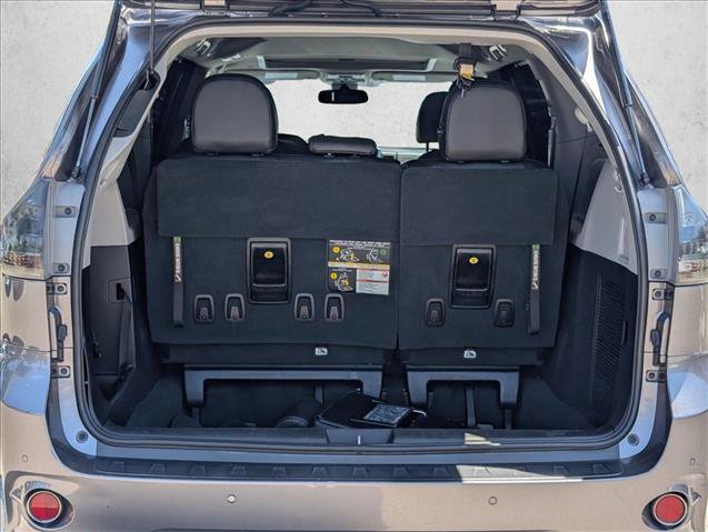 Used 2019 Toyota Sienna SE w/ SE Preferred Package FWD image 6