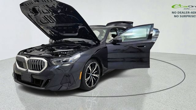 Used 2027 BMW 530i w/ M Sport Package RWD image 13