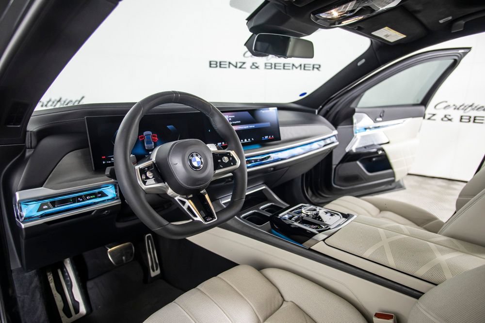 Used 2023 BMW 760i xDrive AWD/4WD image 17