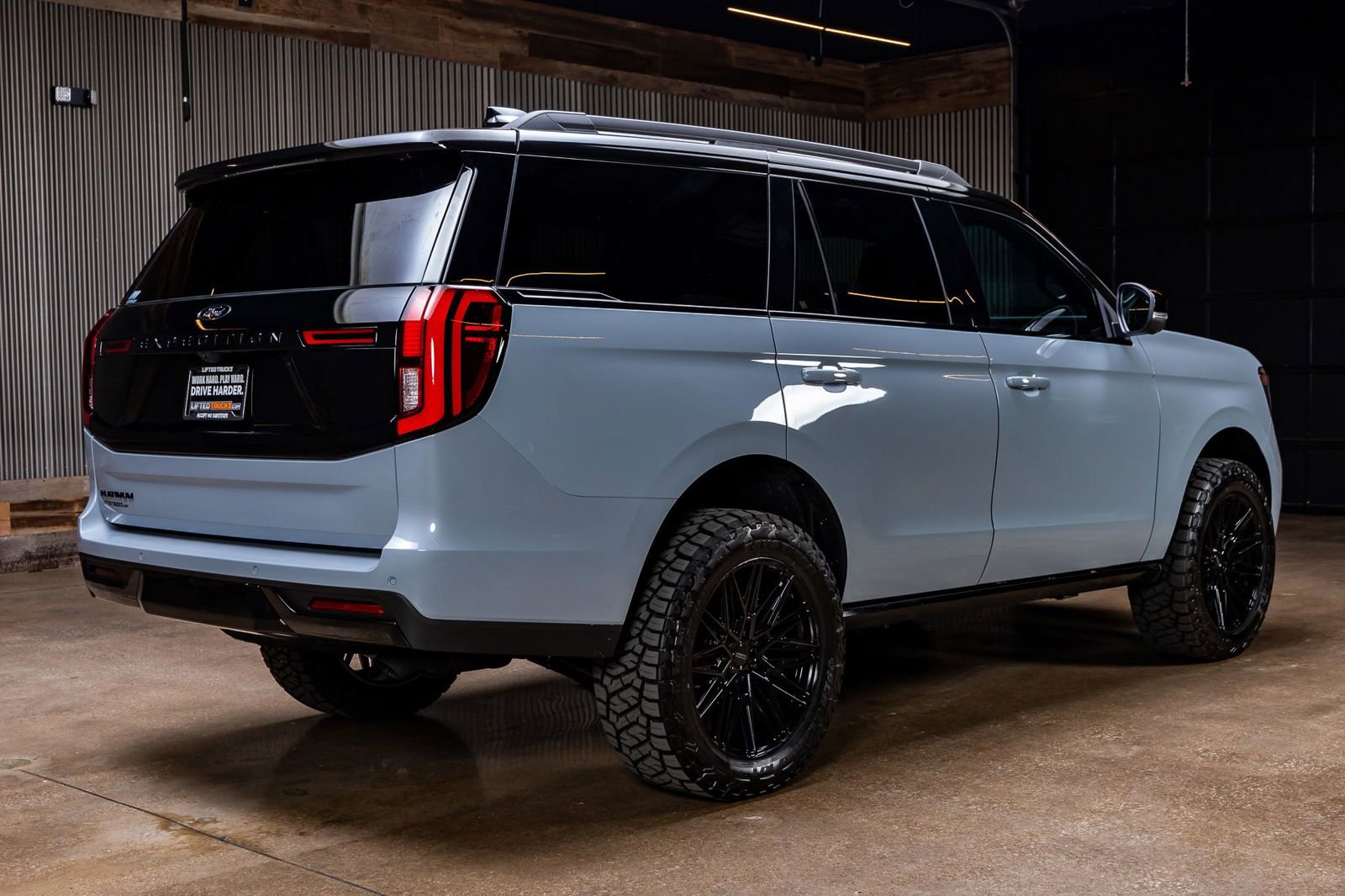 Used 2025 Ford Expedition Platinum w/ Stealth Performance Package AWD/4WD image 10