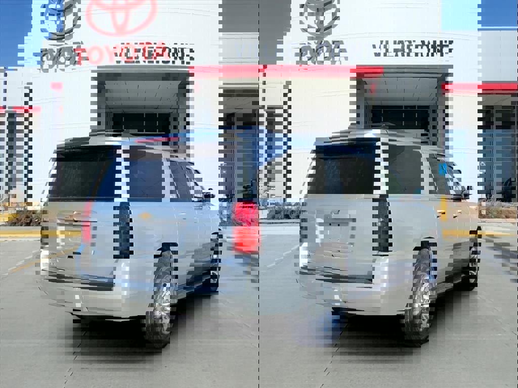 Used 2019 Chevrolet Suburban LT image 5