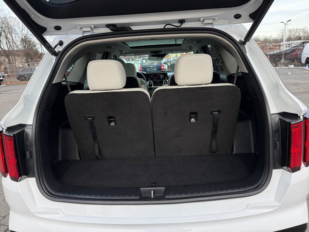 Certified 2023 Kia Sorento SX image 29