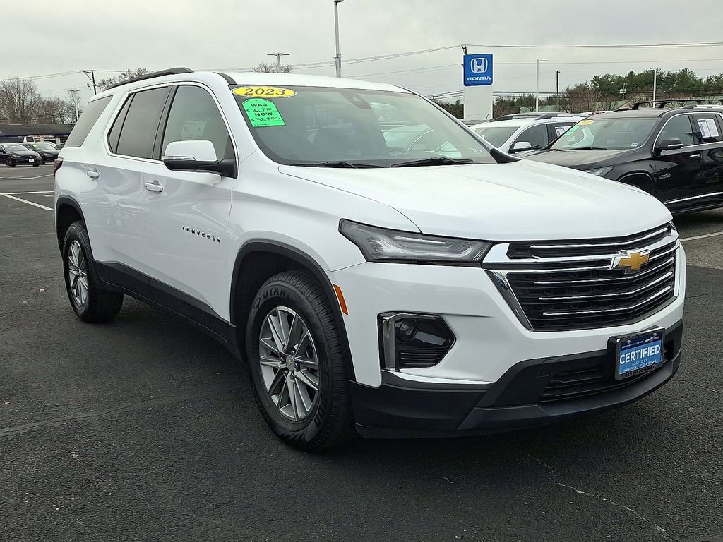 Certified 2023 Chevrolet Traverse LT image 3