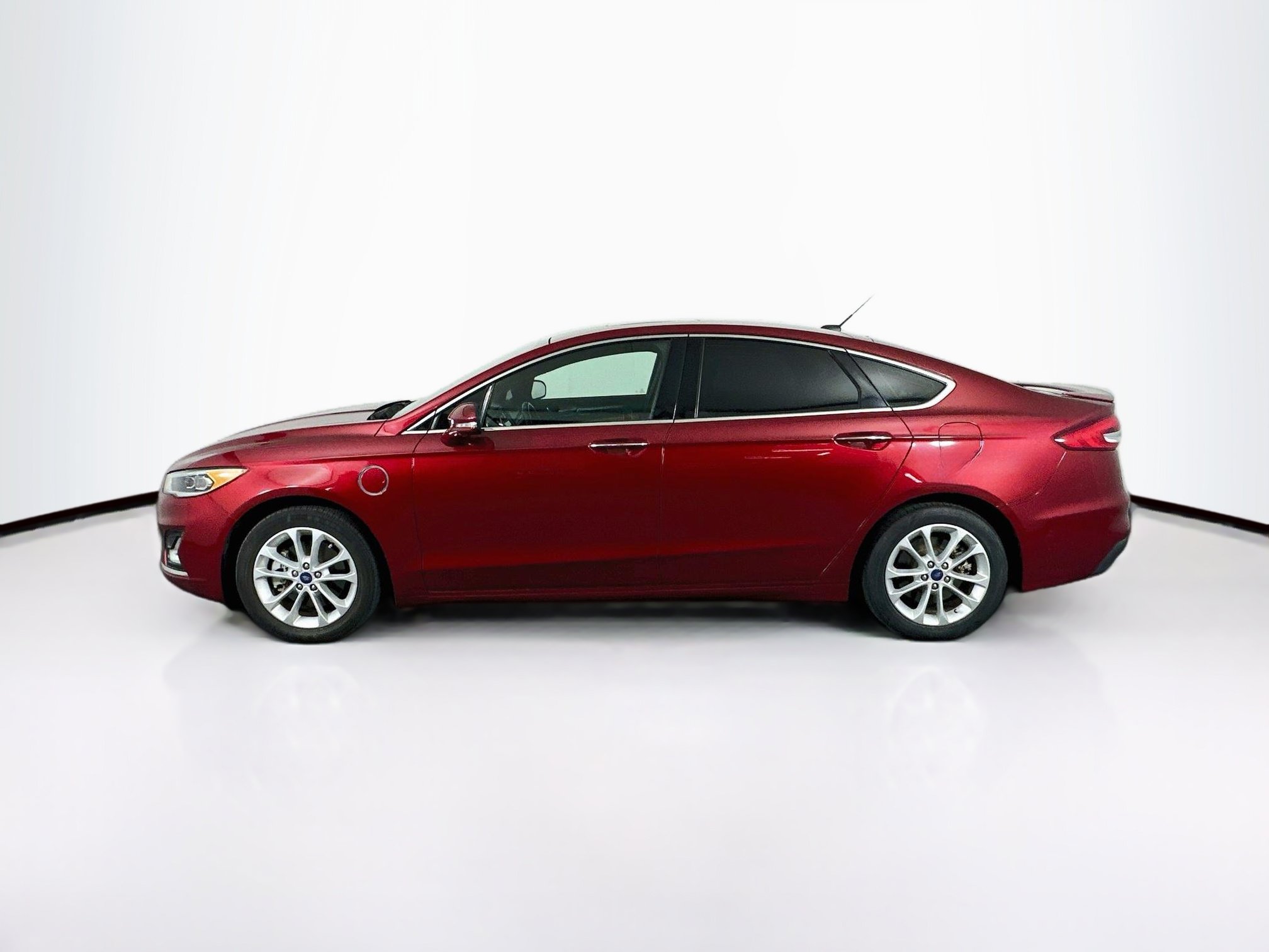 Used 2019 Ford Fusion Energi Titanium FWD image 4