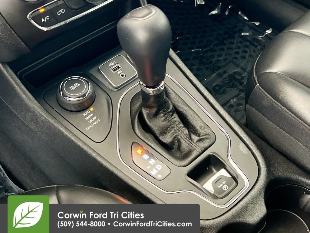Used 2020 Jeep Cherokee Latitude Plus w/ Cold Weather Group AWD/4WD image 10