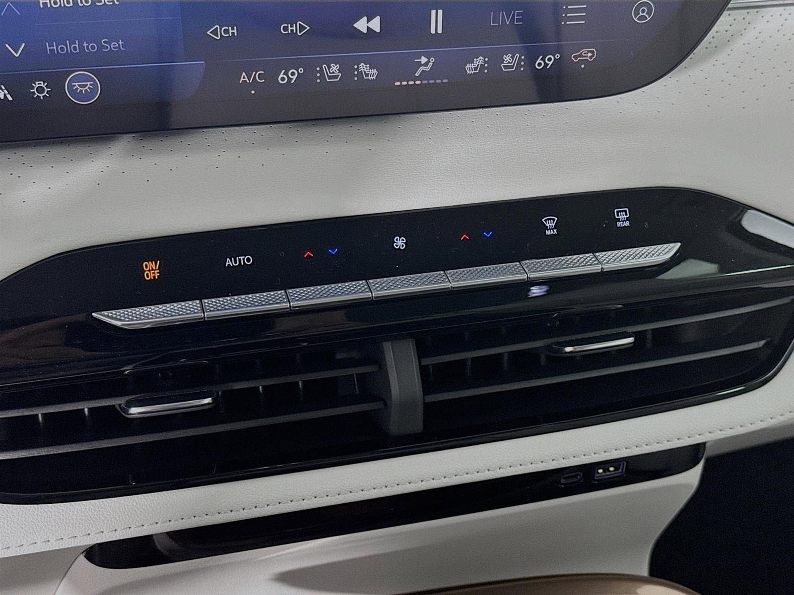 New 2026 Buick Enclave Avenir w/ Super Cruise Package FWD image 18