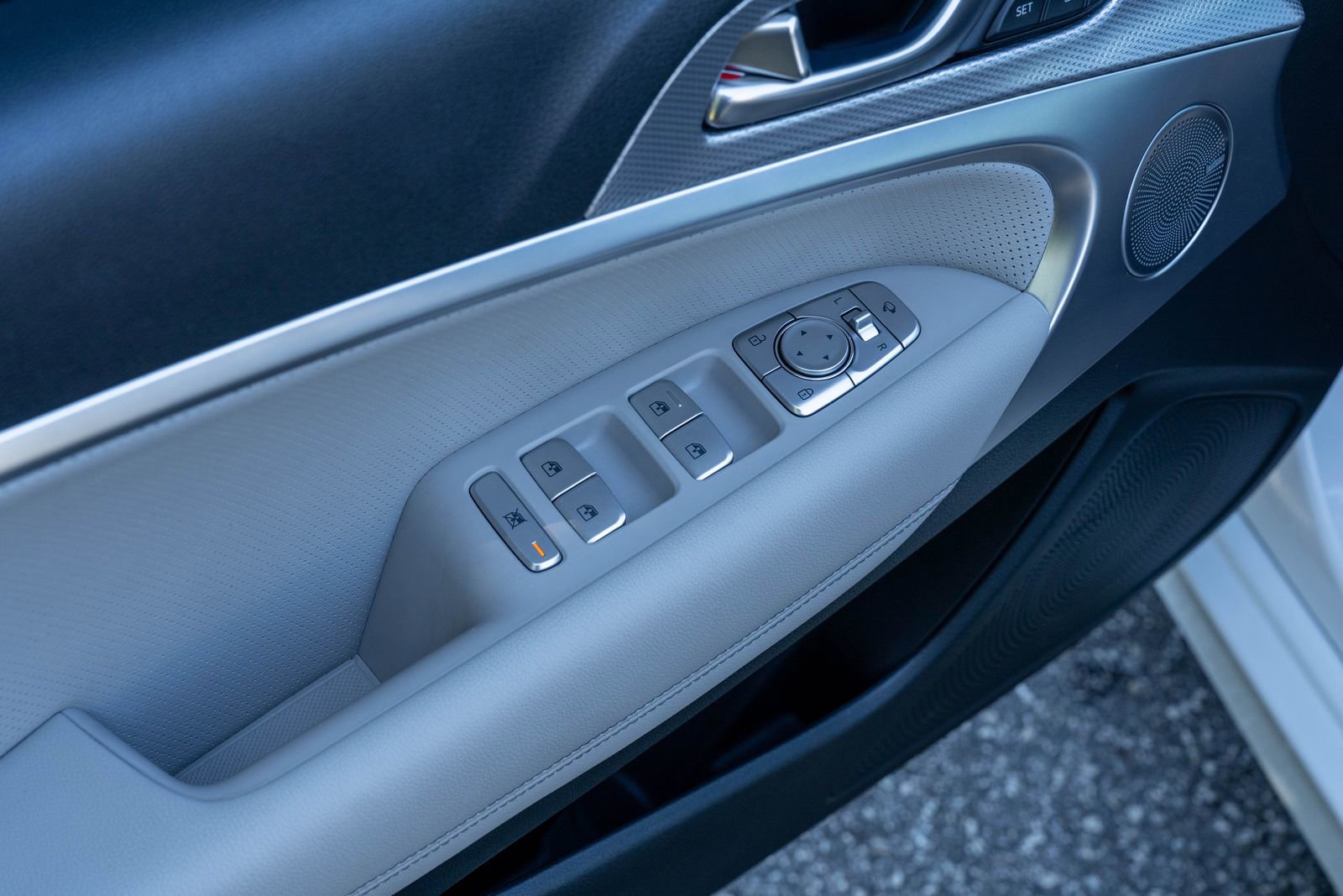 Used 2022 Genesis G70 2.0T w/ Prestige Package image 16