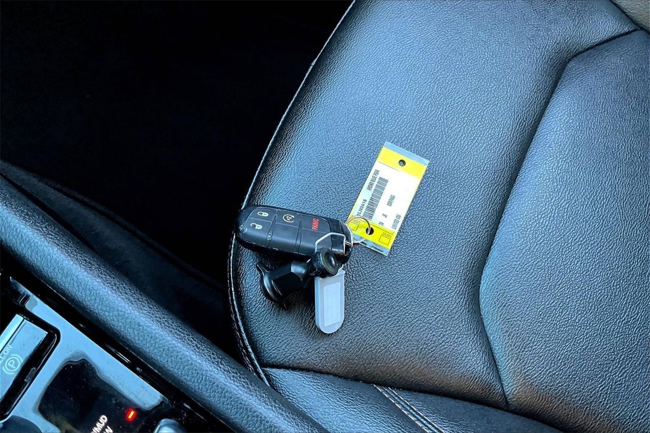 Certified 2024 Jeep Compass Limited image 28