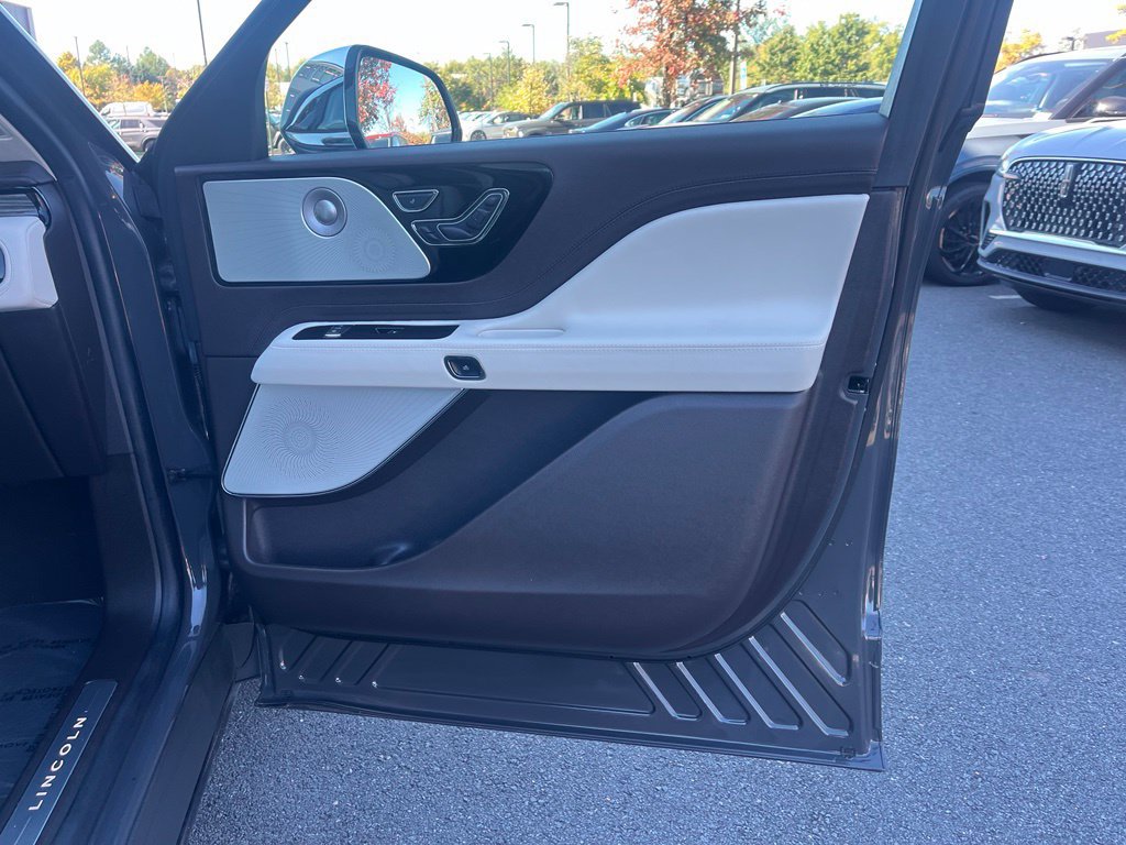 Certified 2022 Lincoln Aviator Black Label Grand Touring w/ Class IV Trailer Tow Package AWD/4WD image 23