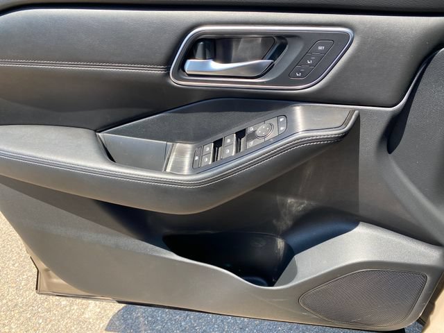 Certified 2024 Nissan Rogue Platinum w/ Platinum Premium Package AWD/4WD image 13
