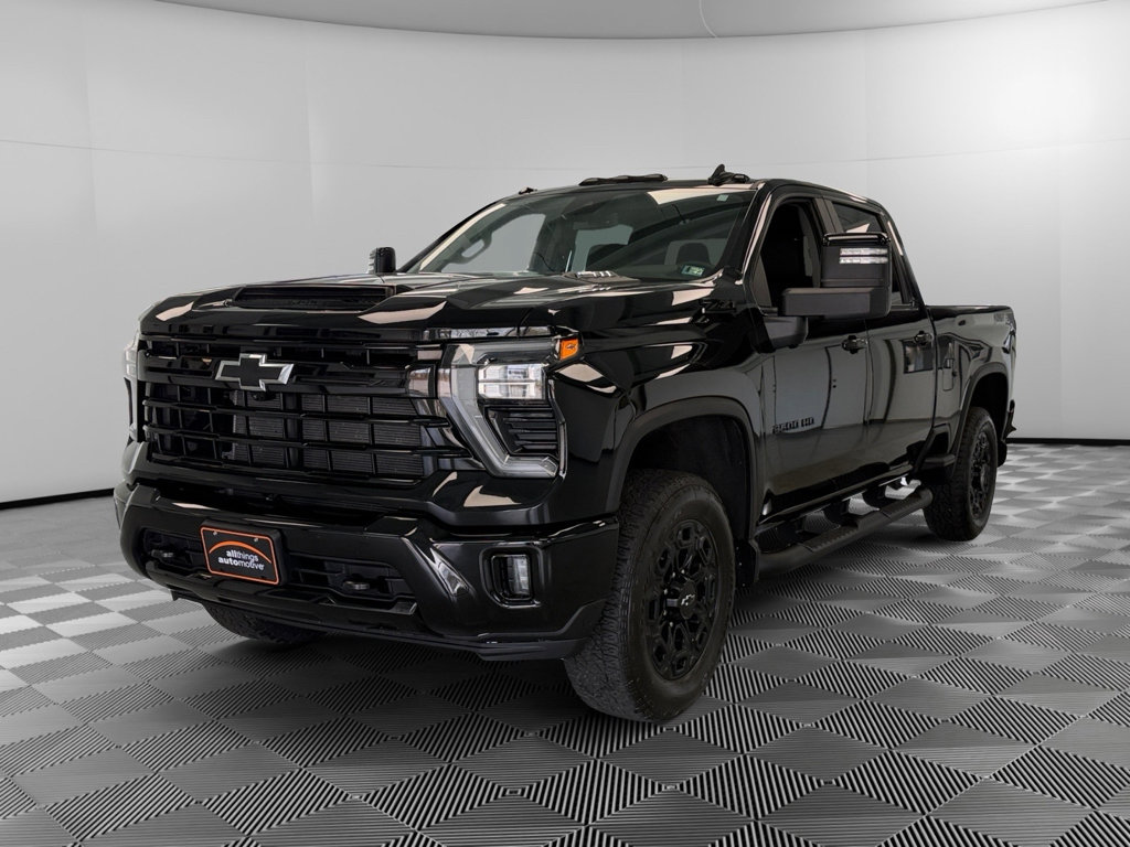 Used 2024 Chevrolet Silverado 2500 LT w/ Midnight Edition image 4