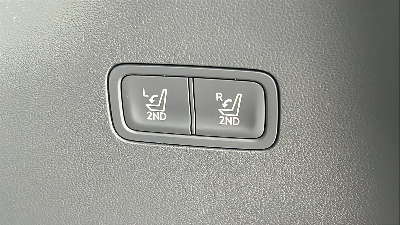 Used 2025 Hyundai Santa Fe SEL AWD/4WD image 12