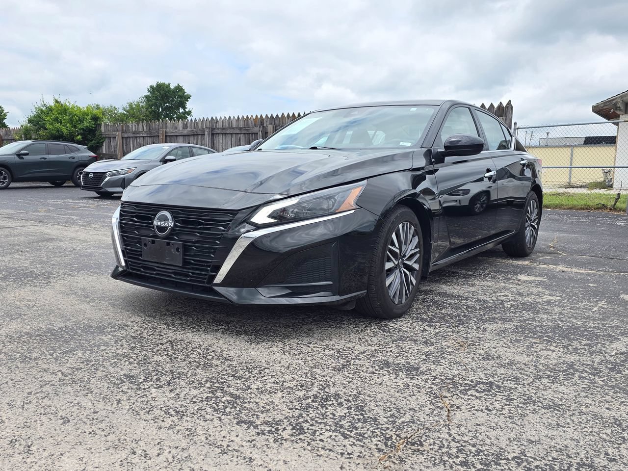Used 2023 Nissan Altima 2.5 SV w/ SV Premium Package FWD image 3