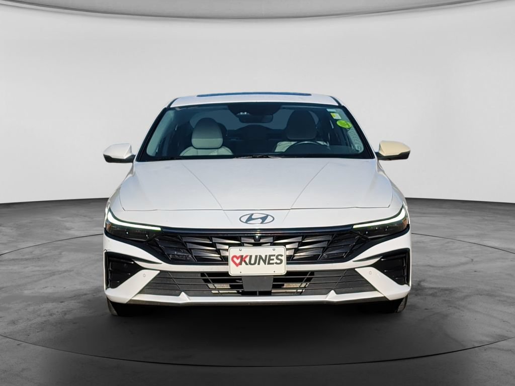 Used 2024 Hyundai Elantra Limited FWD image 2