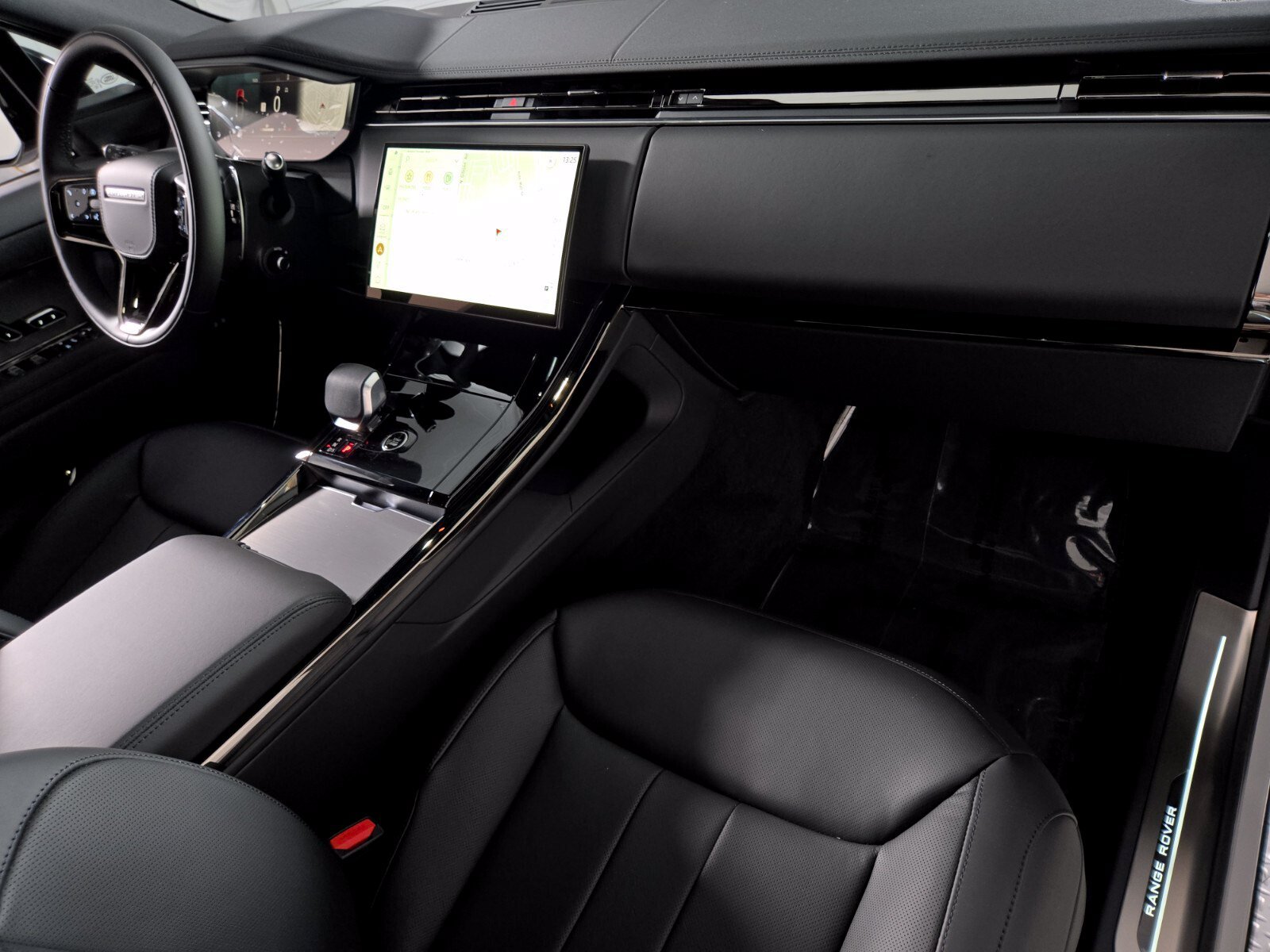 New 2026 Land Rover Range Rover Sport Dynamic SE AWD/4WD image 19