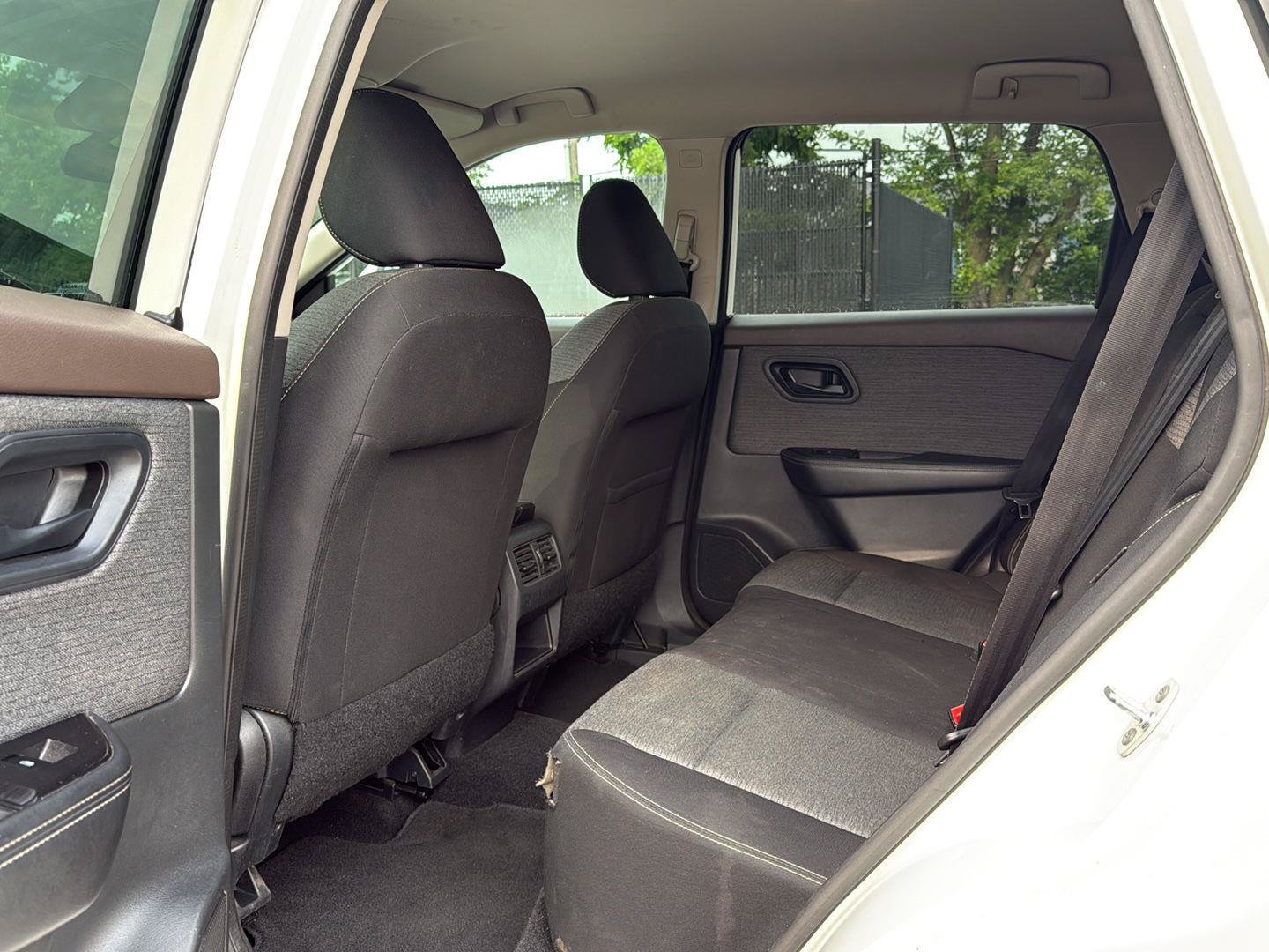 Used 2022 Nissan Rogue S FWD image 10