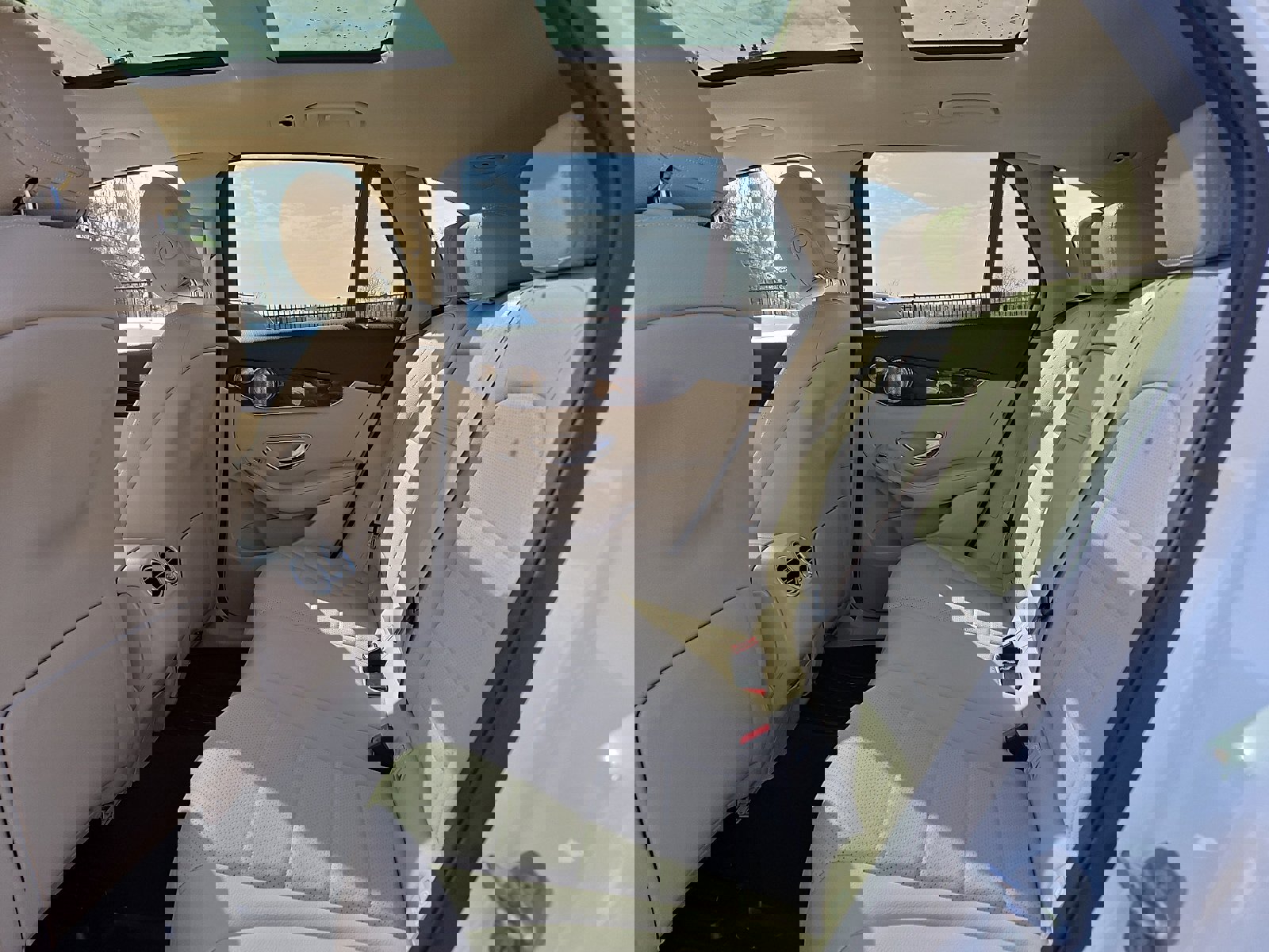 Used 2021 Mercedes-Benz GLC 300 4MATIC image 11