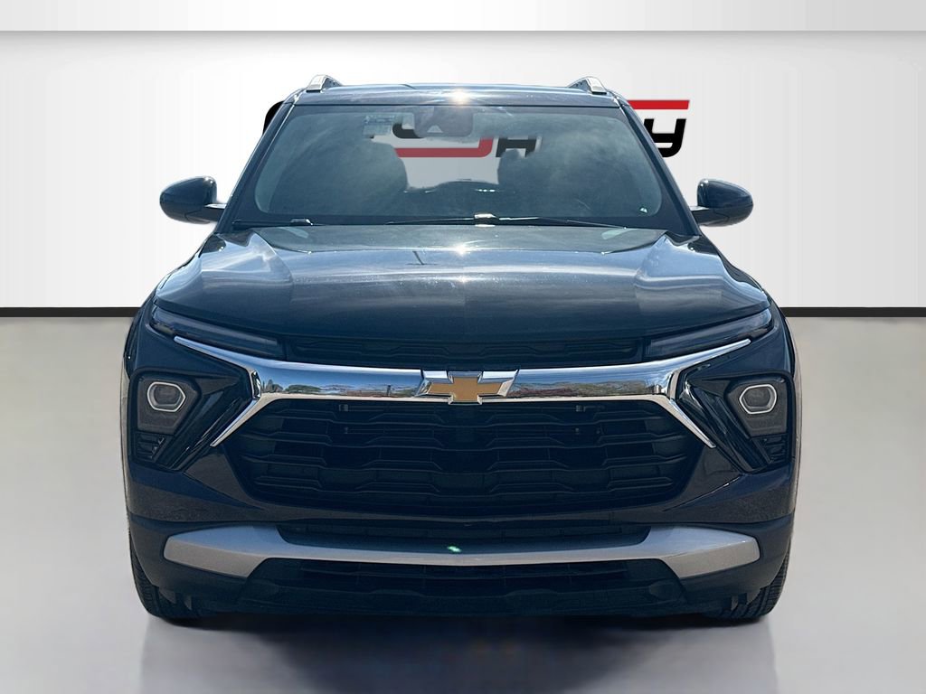 Used 2024 Chevrolet TrailBlazer LT w/ LT Cold Weather Package FWD image 2