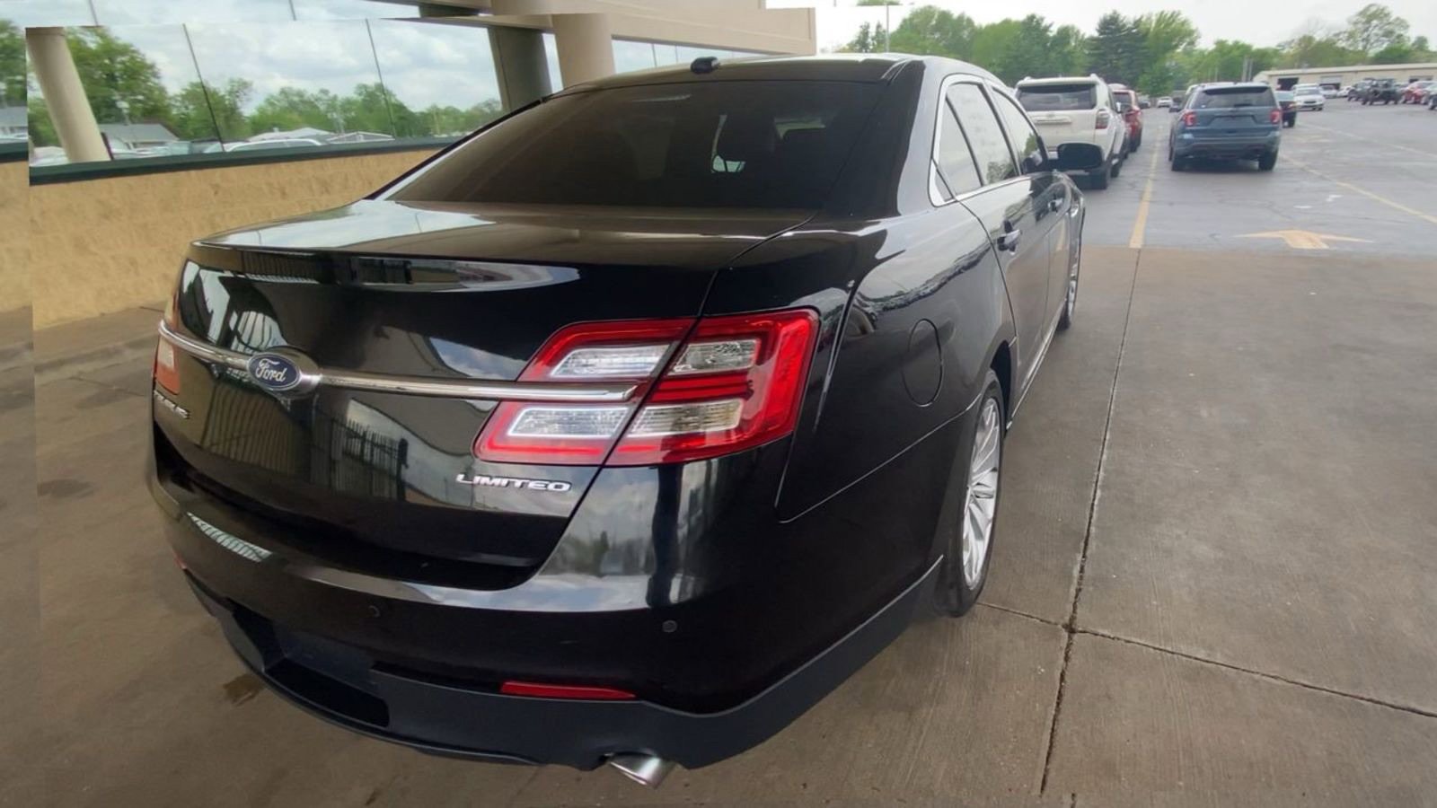 Used 2018 Ford Taurus Limited FWD image 5