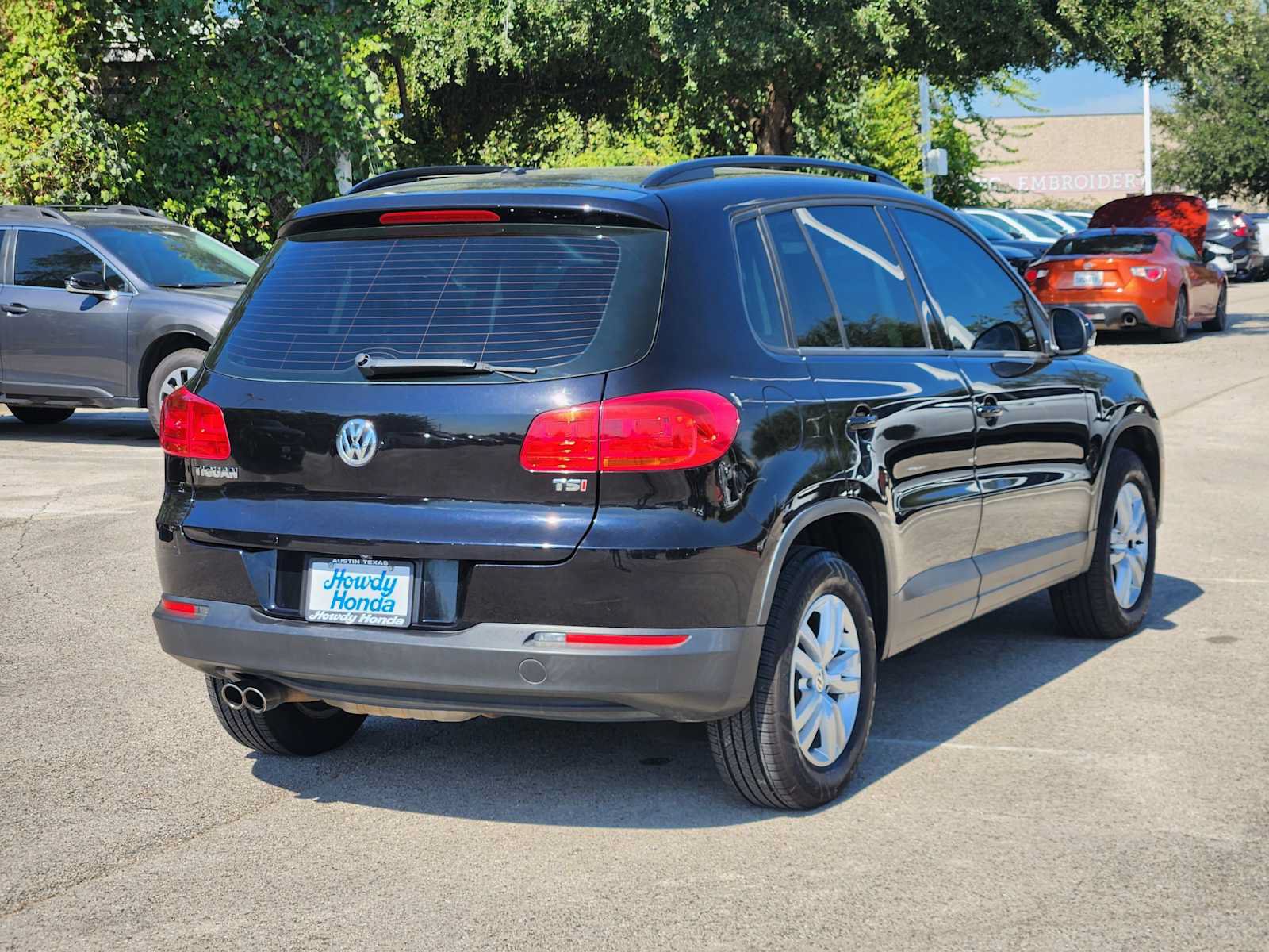 Used 2016 Volkswagen Tiguan S FWD image 6