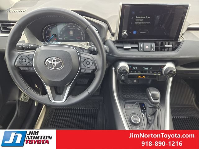 Used 2025 Toyota RAV4 XLE Premium AWD/4WD image 29