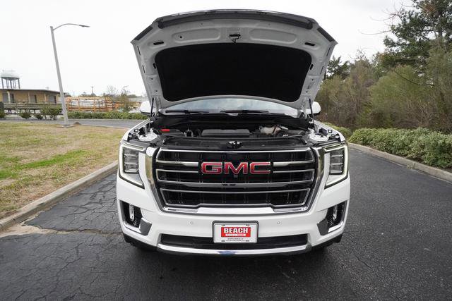 Used 2024 GMC Yukon SLT w/ SLT Premium Package image 9