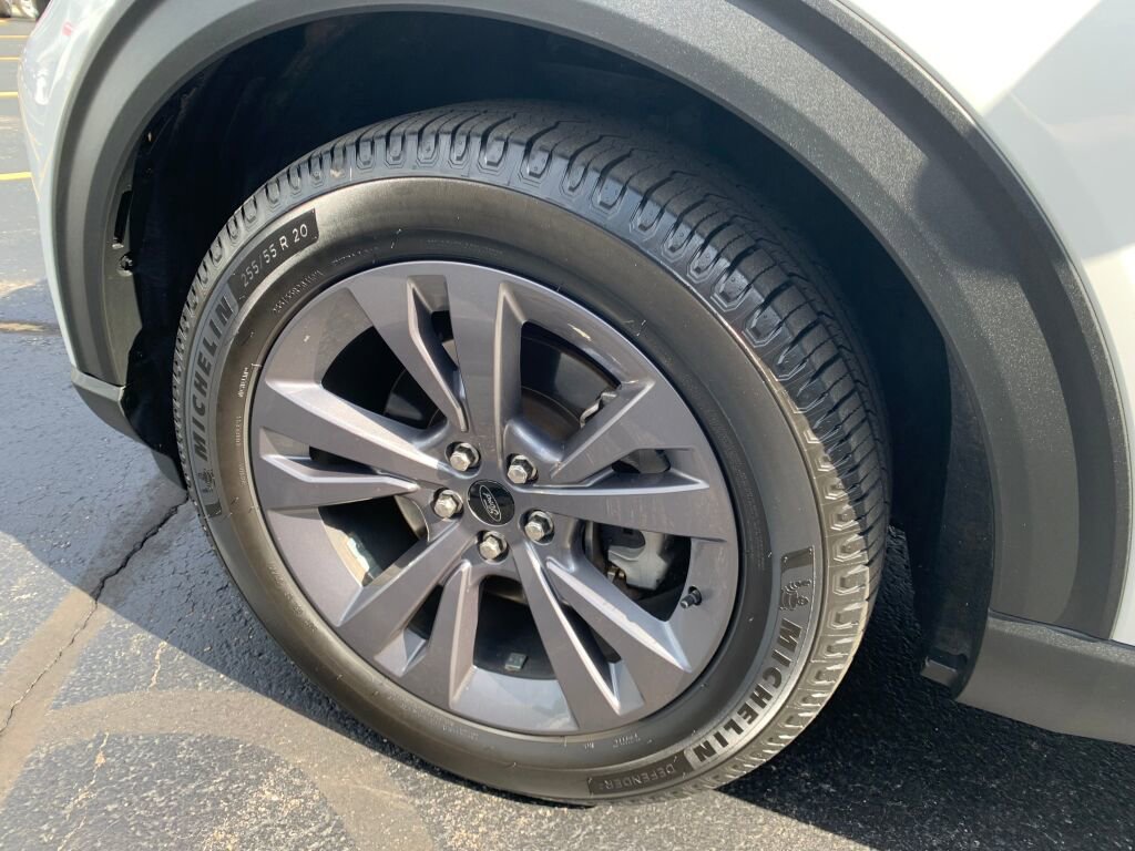 Used 2021 Ford Explorer XLT w/ Equipment Group 202A image 10