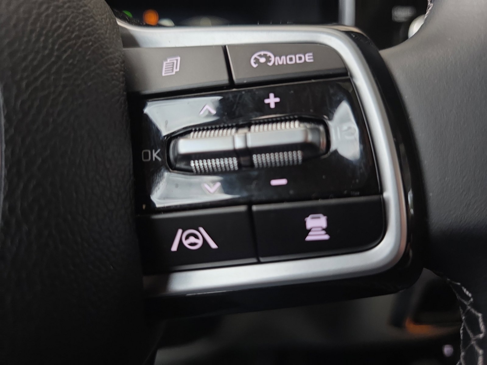 Certified 2023 Kia Sorento SX image 23