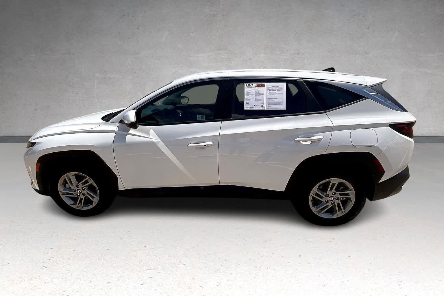 Used 2025 Hyundai Tucson SE FWD image 3