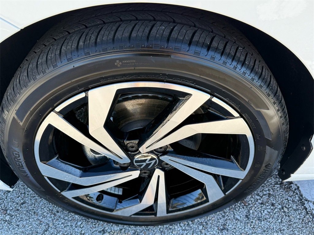 Certified 2025 Volkswagen Jetta SEL image 24