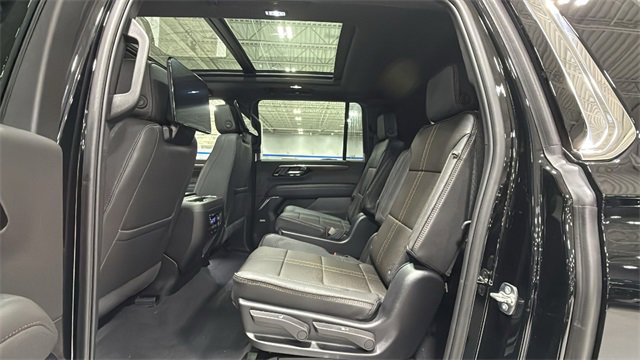 New 2026 Chevrolet Suburban High Country image 13