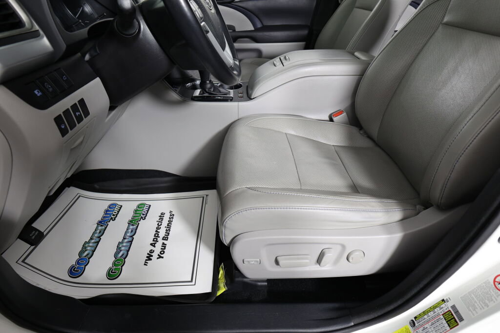 Used 2017 Toyota Highlander Limited image 13