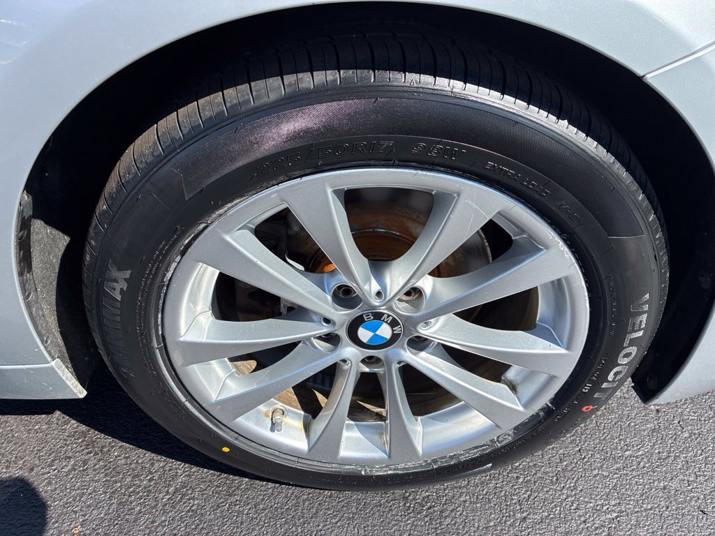 Used 2017 BMW 320i xDrive Sedan AWD/4WD image 9
