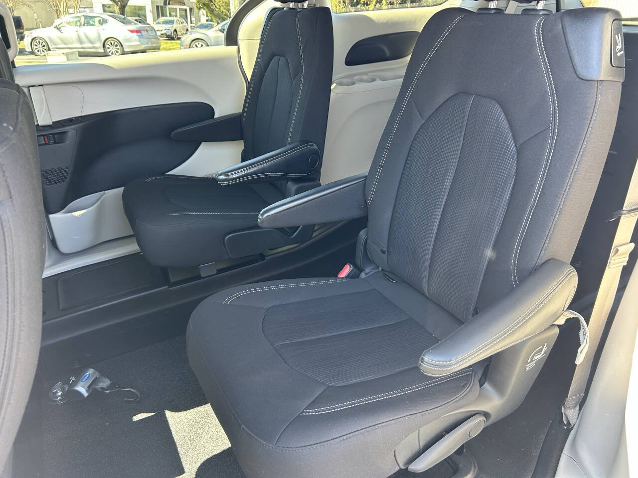 Used 2023 Chrysler Voyager LX FWD image 20