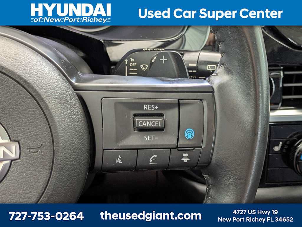 Used 2024 Nissan Pathfinder SV w/ Lighting Package (N92) FWD image 34